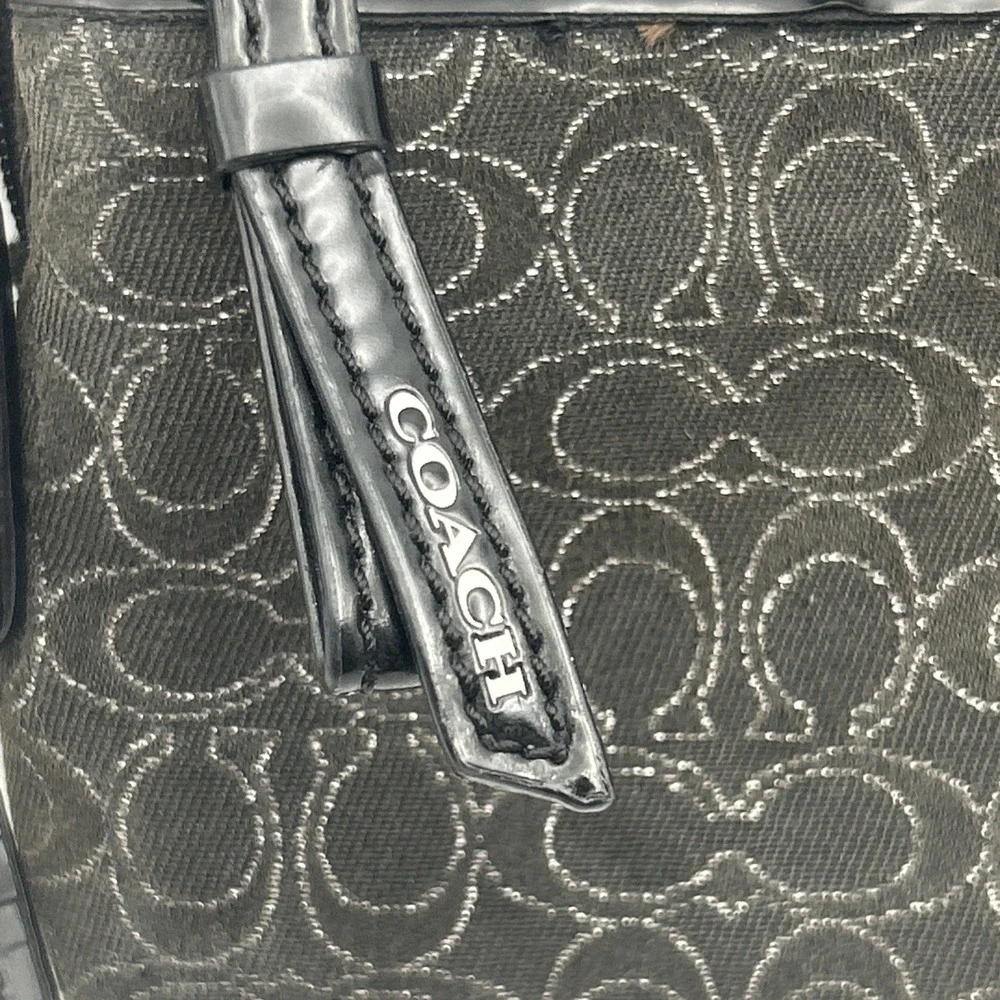 Coach Signature C Black Patent Trim Wristlet‎ Purple Lining Card Slots